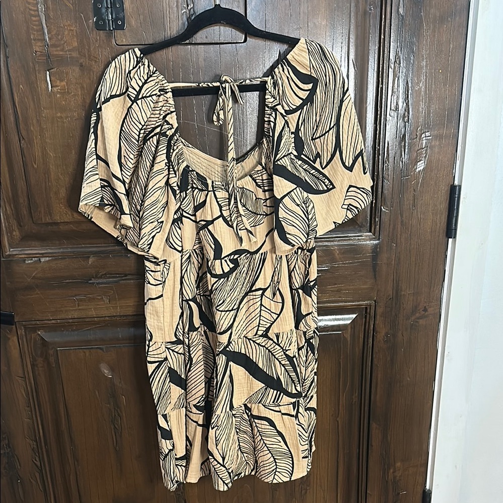 Leaf Print Tan and Black Dress - Picture 4 of 6